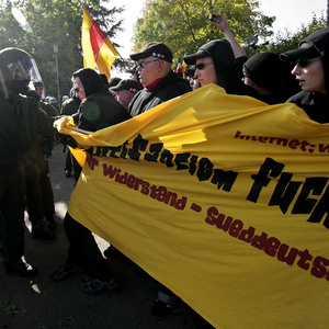 Friedrichshafen, 08.10.2005. Gegen angebliche Polizeigewalt demonstrieren in Friedrichshafen rund 190 »Autonome Nationalisten«.