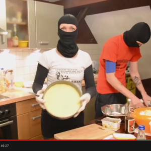 Mit „Balaclava“ (englisch für „Hasskappe“) ging mittlerweile sogar eine „nationale Koch-Show“ auf YouTube online. 