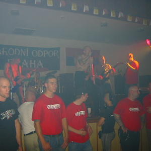 Auftritt der deutschen RechtsRock Band Oidoxie bei einem Konzert in Tschechien.