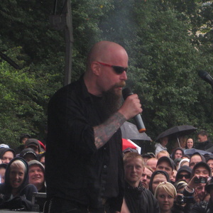 Michael Regener von den Vandalen bei einem RechtsRock-Konzert 2009 in Gera.