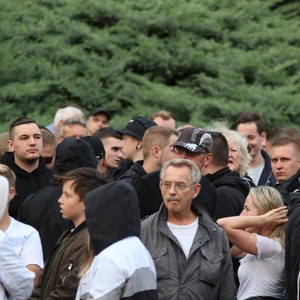 Angereist am 27. August 2018 waren auch Dortmunder Neonazis, darunter Martin Wegerich (links im Bild mit Brille) und Matthias Deyda - rechts im Bild, in die Kamera schauend.