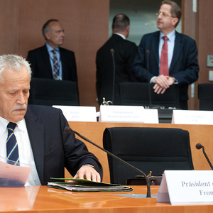 Heinz Fromm vor dem Bundes-NSU-Untersuchungsausschuss. Von Juni 2000 bis zum 31. Juli 2012 war Heinz Fromm Präsident des Bundesamts für Verfassungsschutz.