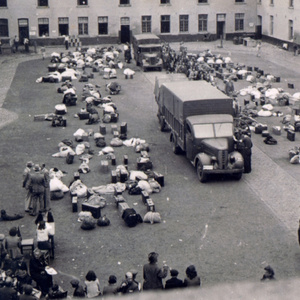 Das SS-Sammellager Mecheln in der Dossin-Kaserne befand sich von Juli 1942 bis September 1944 im belgischen Mecheln. Es diente als Durchgangslager für die Deportation der Juden, Sinti und Roma aus Belgien in deutsche Vernichtungslager.