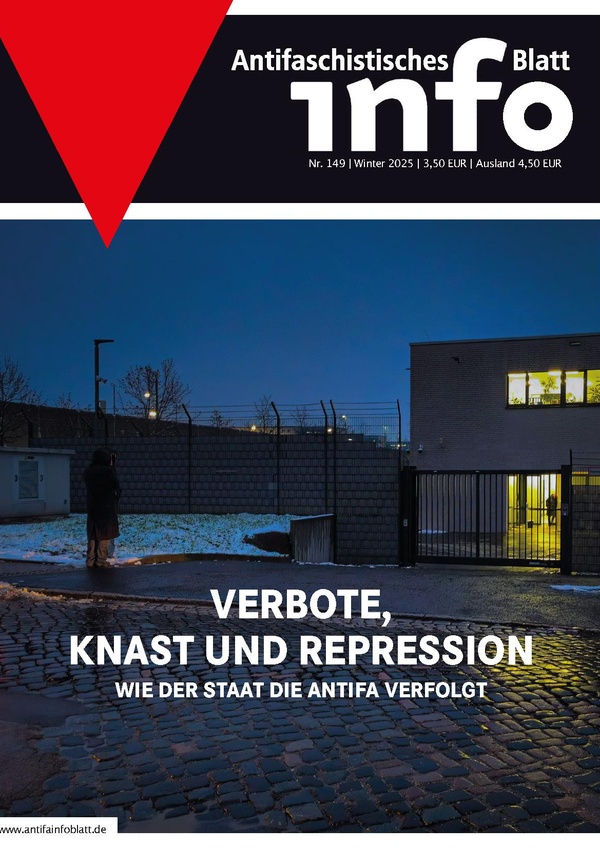 Foto des Oberlandesgerichts Dresden in der Dunkelheit