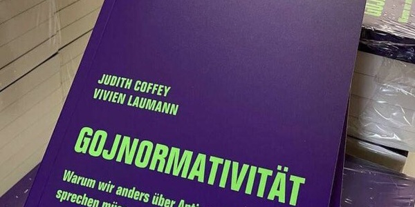 https://twitter.com/hashtag/VivienLaumann