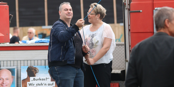 Der Greifswalder Polizist Dan Rachow bei einer AfD-Kundgebung am 16. September 2017 in Neubrandenburg.