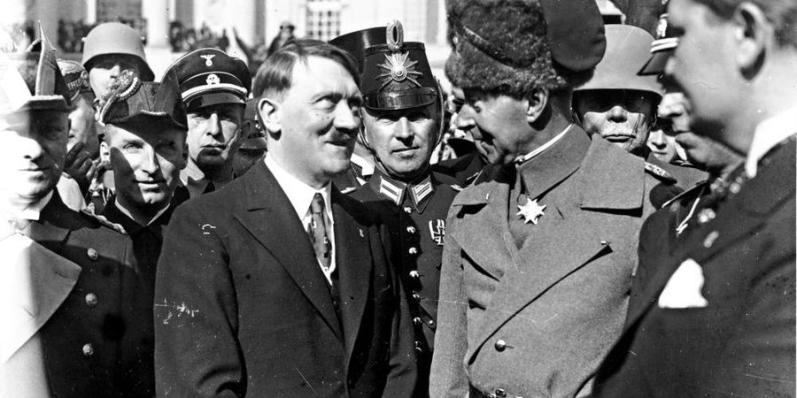 Foto: Ex-Kronprinz Wilhelm und Hermann Göring vor dem Berliner Dom während der Gedenkfeier für Hans Maikowski und Josef Zauritz, 5. Februar 1933.