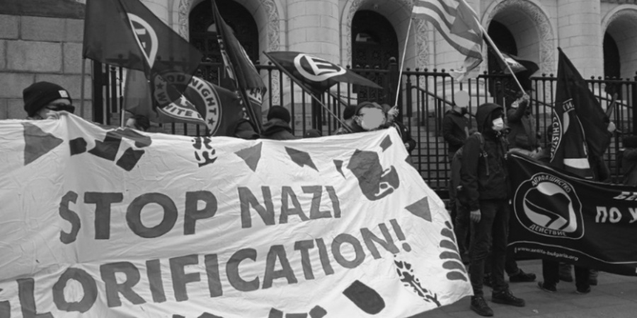 Slogan "Stop Nazi glorification" auf Transparent in Sofia