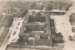 „Berlin Castle“ im Luftbild des „War Department“ der „Army Air Forces“ um 1920.