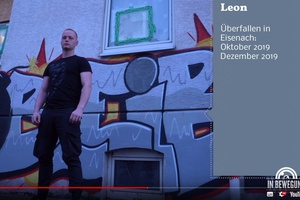 Der Neonazi Leon Ringl posiert für ein rechtes Videoformat. (Bild: Screenshot avosTV).