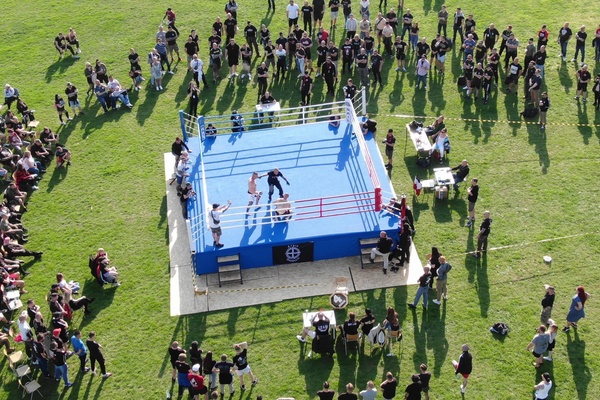 Die „European Fight Night“ am frühen Nachmittag aus Vogelperspektive.