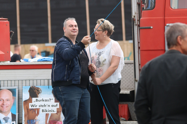 Der Greifswalder Polizist Dan Rachow bei einer AfD-Kundgebung am 16. September 2017 in Neubrandenburg.
